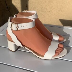 Brooks Brothers white non leather exterior scalloped sandals size 6